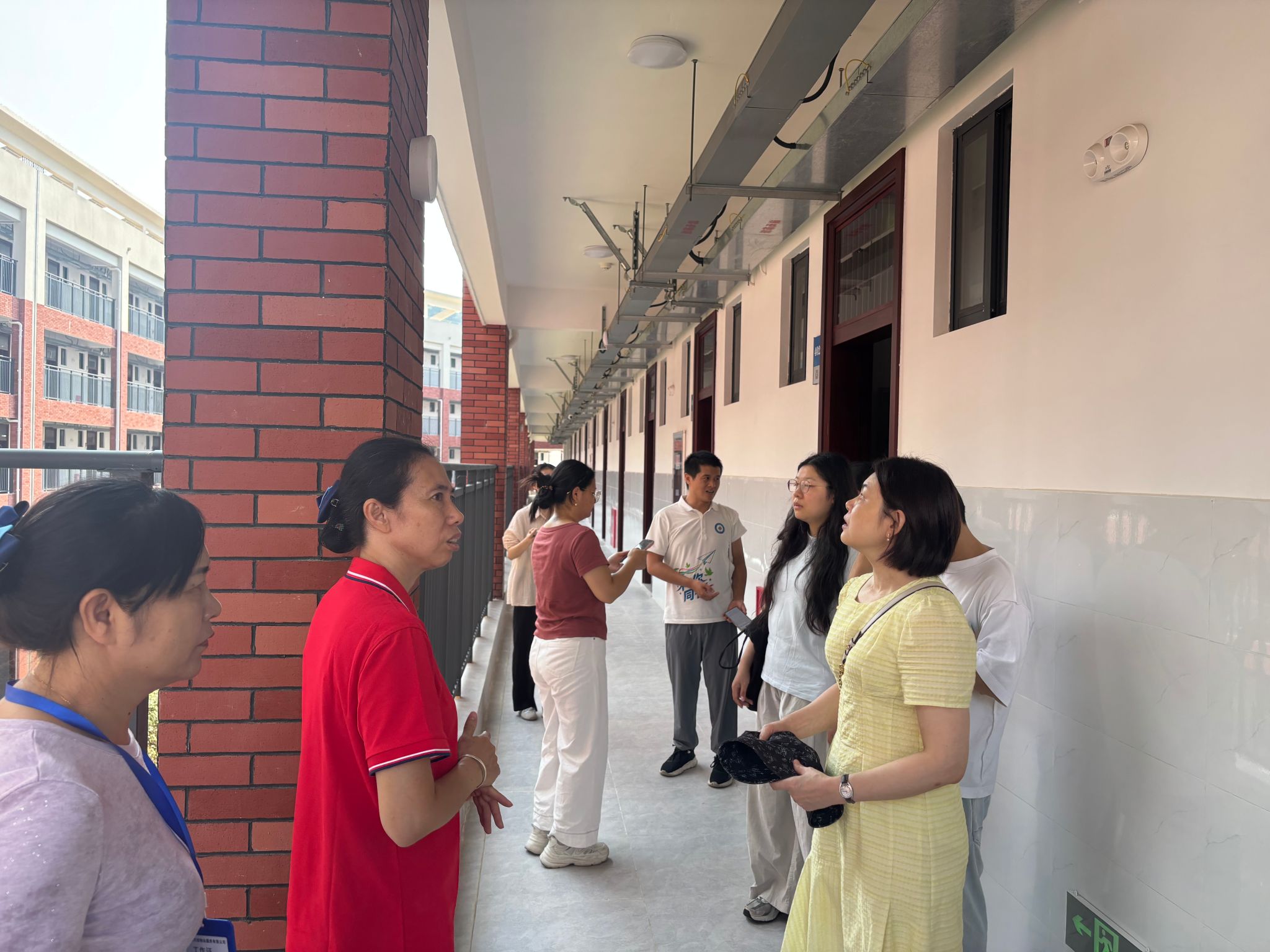 本科生教育丨学院领导带队赴武鸣校区检查新生宿舍
